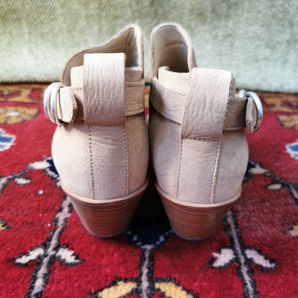 Tan suede bootie - Picture 4 of 9